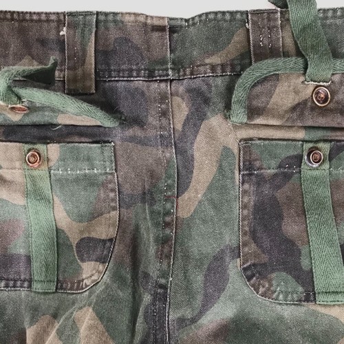 Vintage Y2K Green Camo Streetwear Low Rise Gorpcore Bootcut Cargo Pants / Medium - Picture 7 of 8