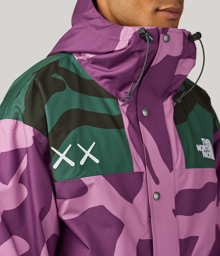100% Authentic KAWS x The North Face Retro 1986 Mountain Jacket Purple size  M