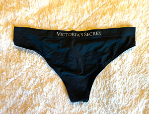 Vintage Victoria’s Secret Women’s Thong Panties Black Cotton Stretch Logo M