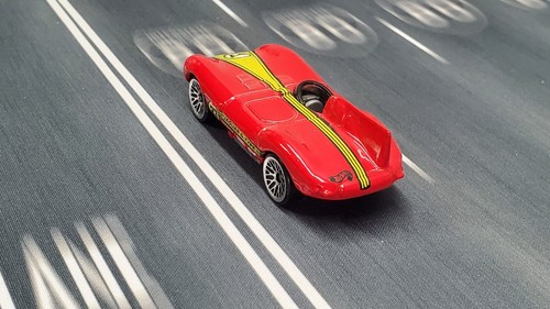 Vtg Hot Wheels #27 Jaguar D-Type Red 1996 Die Cast Race Car 1/64 Metal Base MINT - Picture 4 of 6