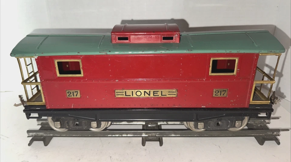 LIONEL PREWAR STANDARD GAUGE 217 ILLUMINATED RED/GREEN CABOOSE - Image 3 of 4