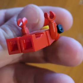 Lego FERRARI PIT CREW MEMBER 2 Speed Champions Minifigure Minor Arm Crack 