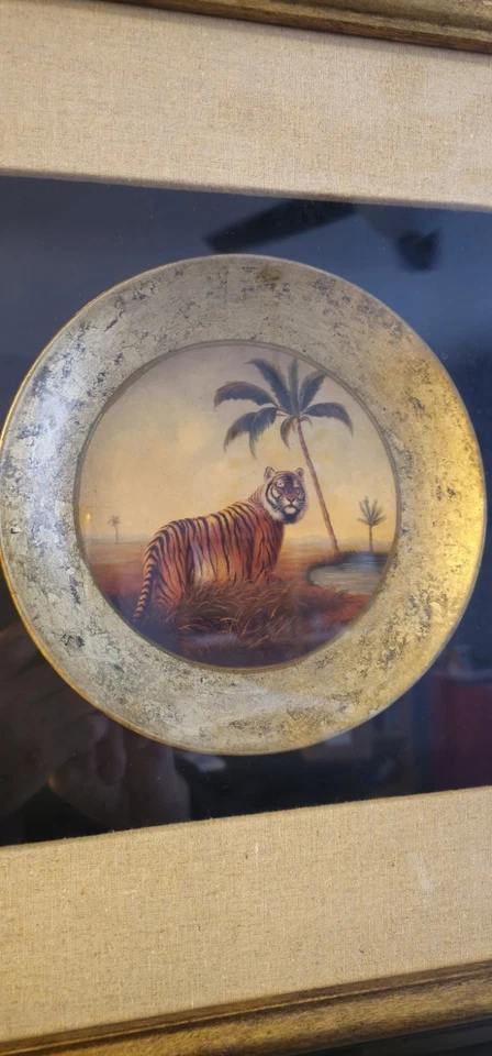 Caja de sombra decorativa vintage tigre en plato de porcelana palmeras  Foto 2 de 4