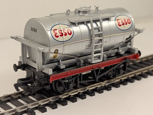 Mainline 37-153 Spur O Esso Kesselwagen 3066 silber | Zustand: Used