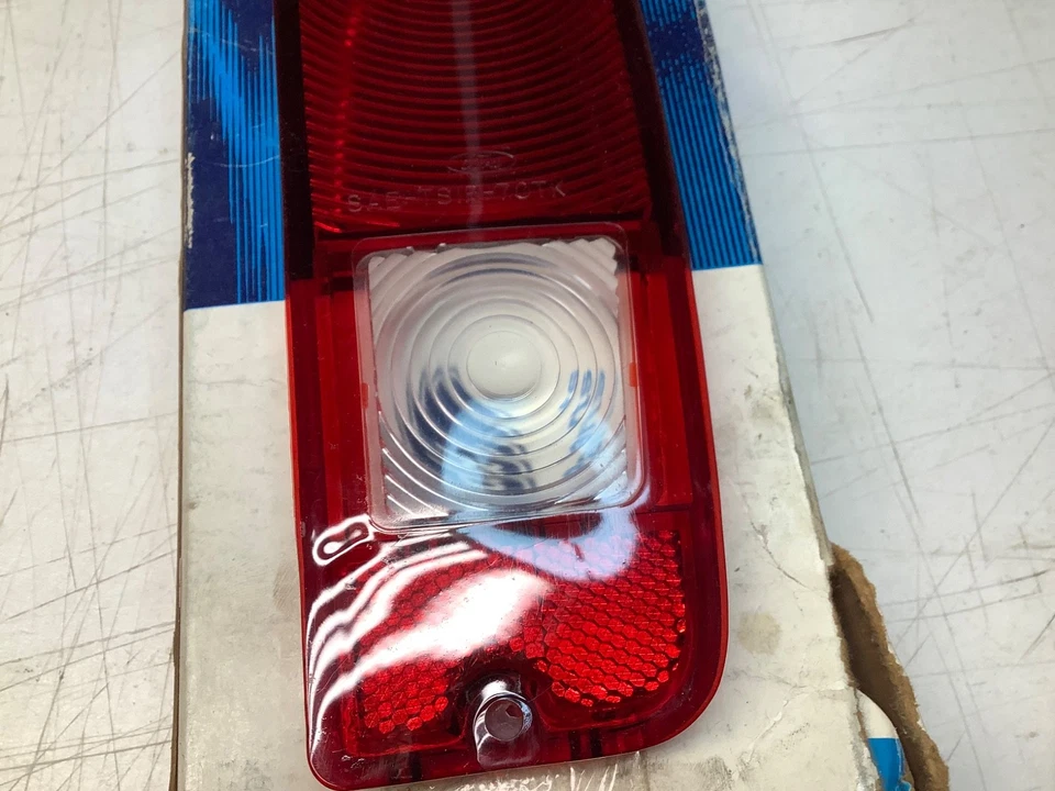 Nuevo de Lote Antiguo 1967 1968 1969 1970 1971 72 Ford Truck F100 Bronco Luz Trasera Derecha Lámpara Lente Foto 2 de 4