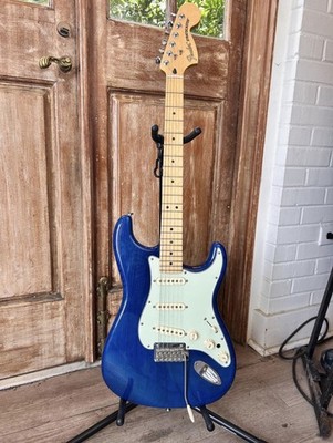 Fender Deluxe Players Stratocaster Maple Fretboard Sapphire Blue Transparent