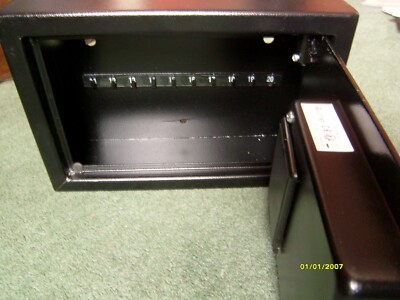 SAFE, KEYSAFE, A-LINE ELECTRONIC. SEHR STABILER KARTON.