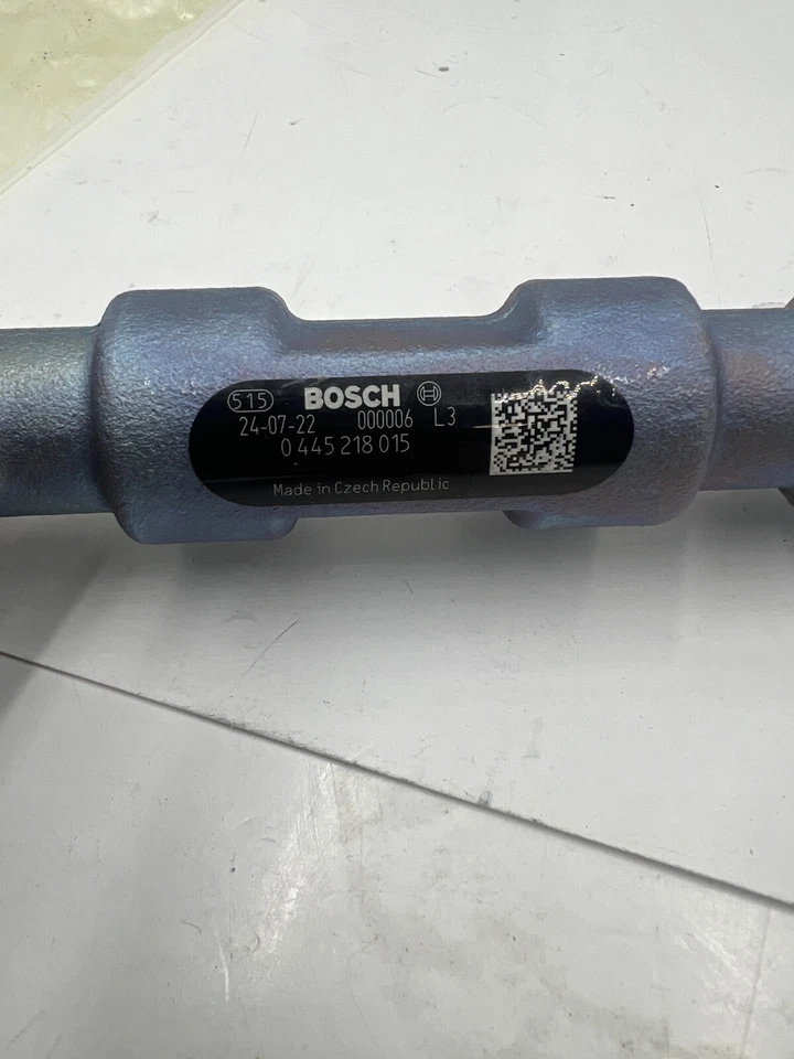 Riel de inyección de combustible genuino Bosch 0 445 218 015 para 11-14 Ford F-350 SD F-250 SD Foto 4 de 4