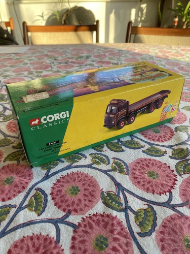 Corgi Classics 1:50 John Codona Fairs Leyland 8 Wheel Rigid #24401 - Picture 11 of 12