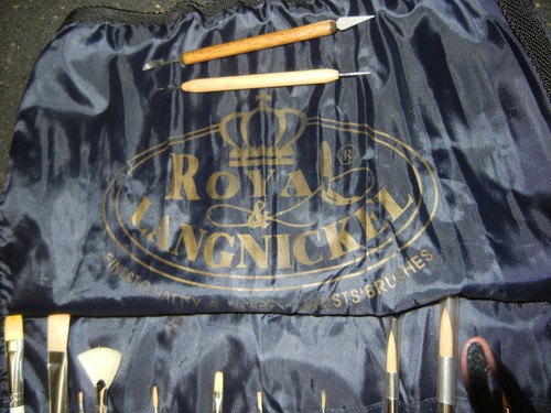 Assortment of Royal Gold Langnickel Artists Paint Brushes - Picture 2 of 6