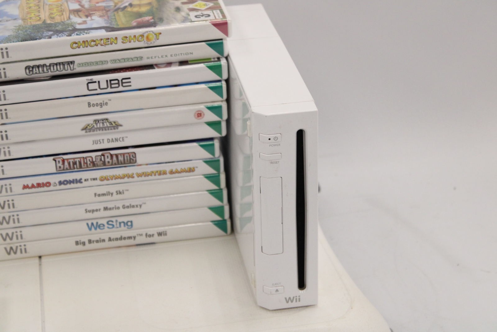 NINTENDO Wii Game Console Bundle with 24 Games & Wii Fit Board H47 eBay