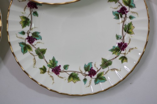 6 Royal Worcester Bacchanal Salad Luncheon Plates Nice!! 8 1/4" Across - Picture 4 of 8