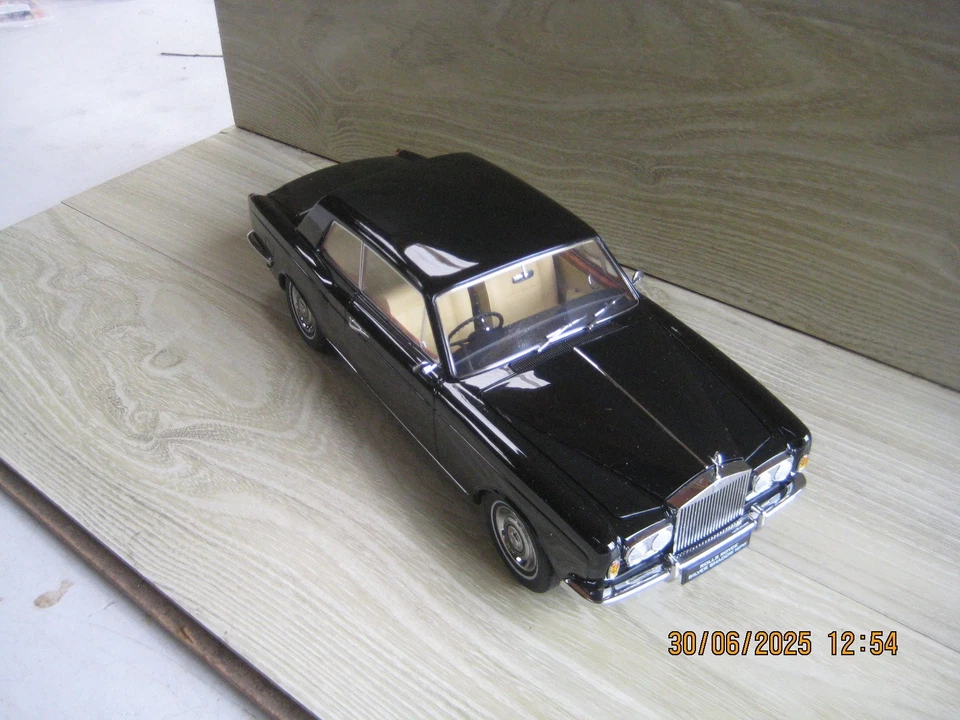 ROLLS ROYCE SILVER SHADOW 2 DOOR COUPE 1/18 ( UNBOXED ) By PARAGON - Image 2 of 4