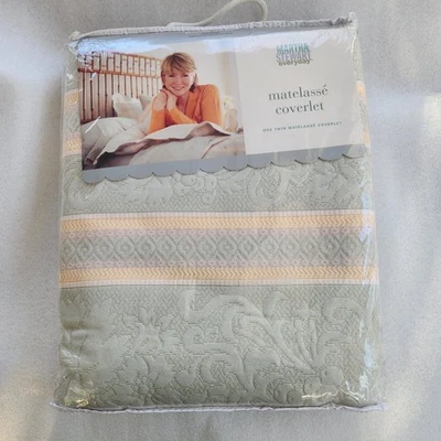NOS Martha Stewart Everyday Twin 63x88” Matelasse Coverlet. Made 1997 Portugal - Image 1 of 4