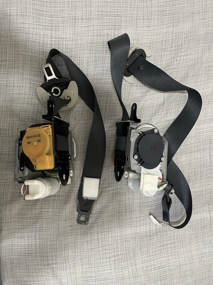 Infiniti-M56-Cinturones de seguridad delanteros para-2011-2012-2013-color negro  Foto 2 de 3