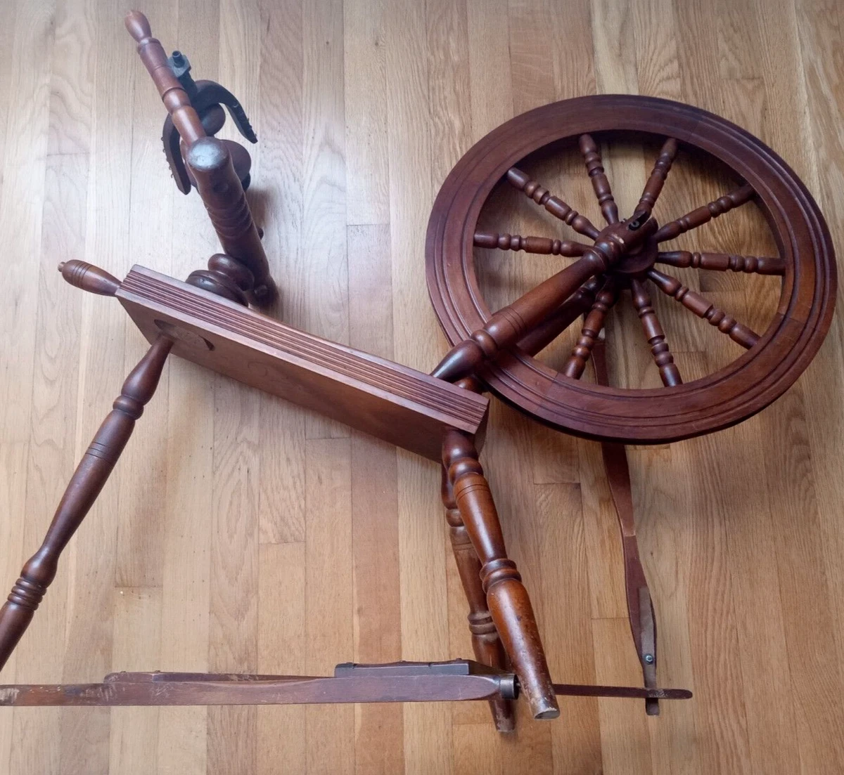 1800s Antique Spinning Wheel