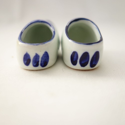 Vintage 1988 Miniature Collectible Pair of Delft Ceramic Holland Clog Shoes - Picture 7 of 11