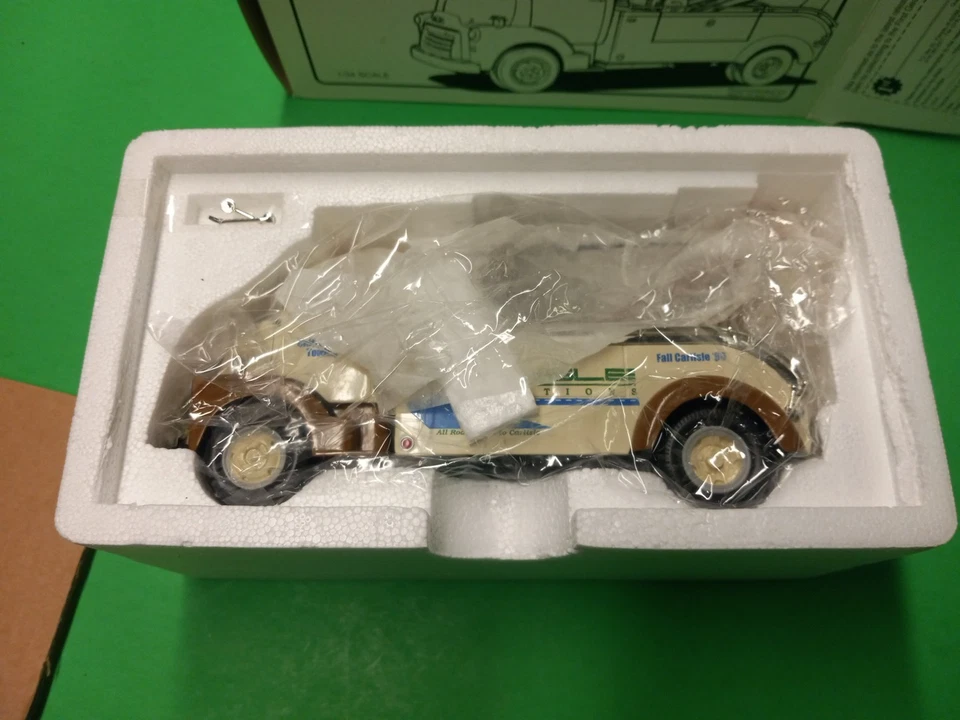 Camión grúa de servicio pesado GMC First Gear 1952 "Carlisle" Off White escala 1:34 Foto 3 de 4