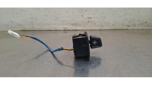 Steering wheel adjustment switch