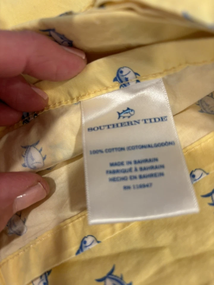 Sábanas ajustadas y planas Southern Tide amarillas con estampado de peces Skip Jack Foto 3 de 4