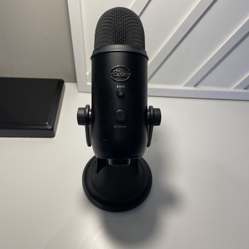 Blue Yeti 888-000322 Professional Multi-Pattern USB Condenser Microphone Black