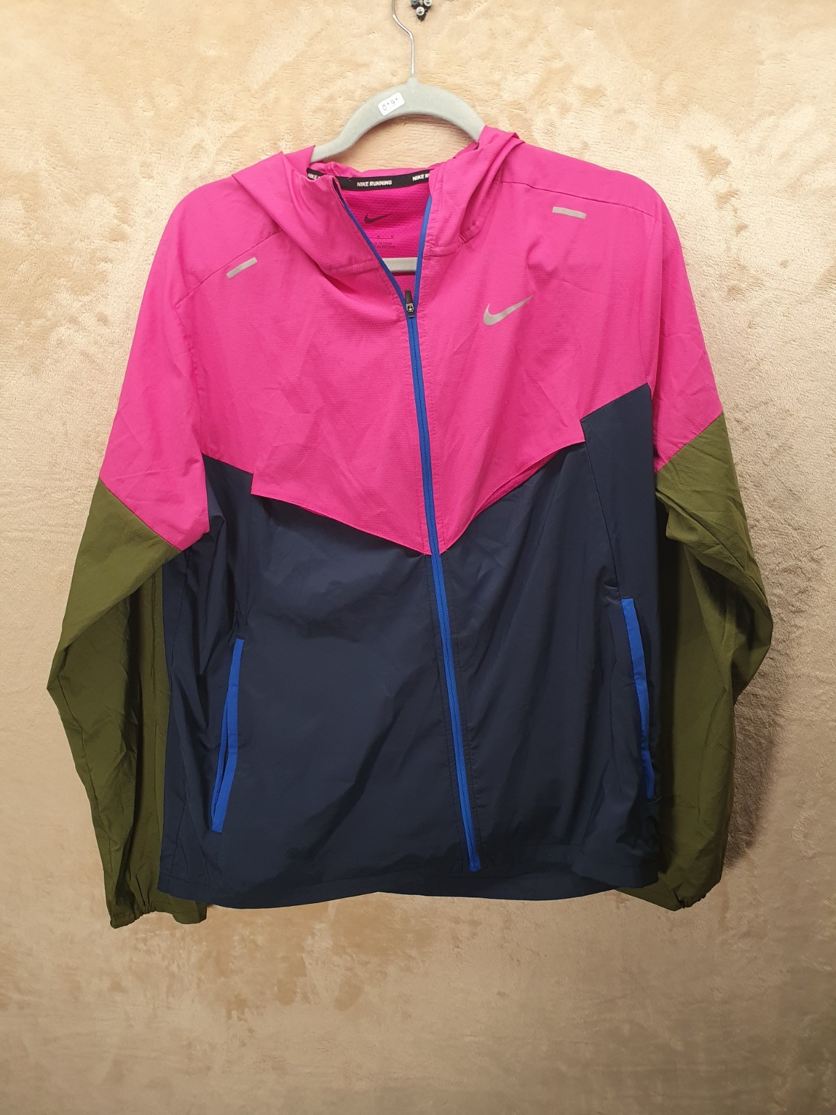 Nike Running Authentic Packable Windrunner Medium… - image 1