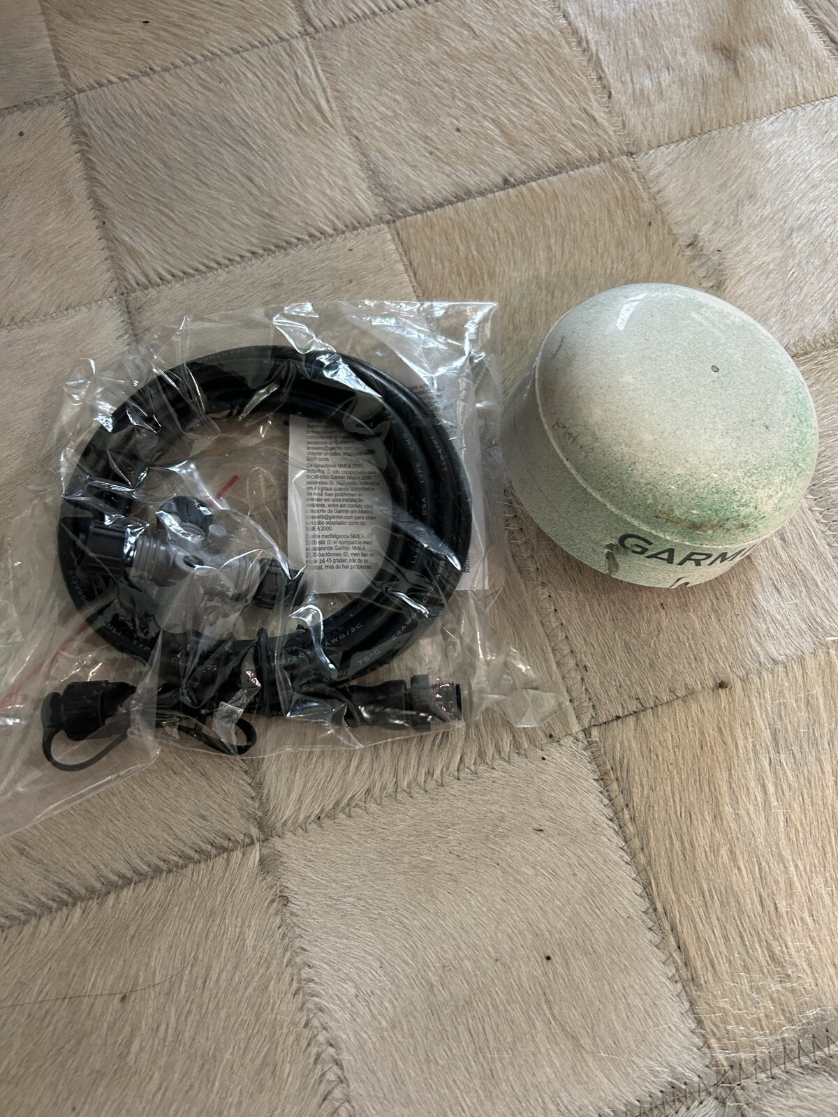 Garmin GPS 19x NMEA 2000® Puck Antenna 0100101010 ANTENNA With Wire