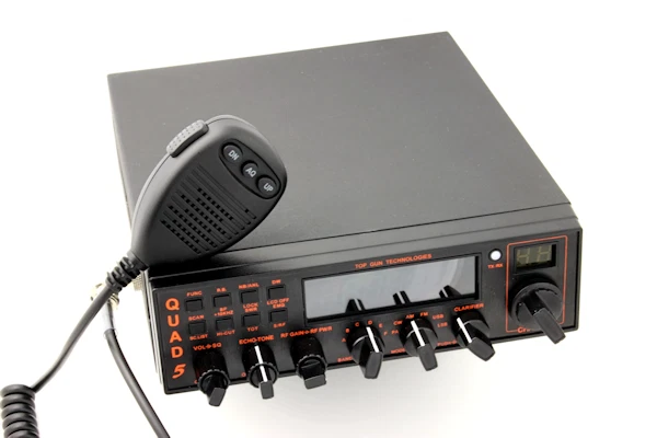 Top Gun Technologies (QUAD-5 Edición Limitada) - Todos los Modos, AM/FM/USB/LSB/CW/PA Foto 2 de 4