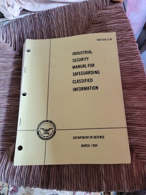 Rare 1984 UNDUSTRIAL SECURITY SAFEGUARDING CLASSIFIRD INFORMATION DOD 5220 -22-M