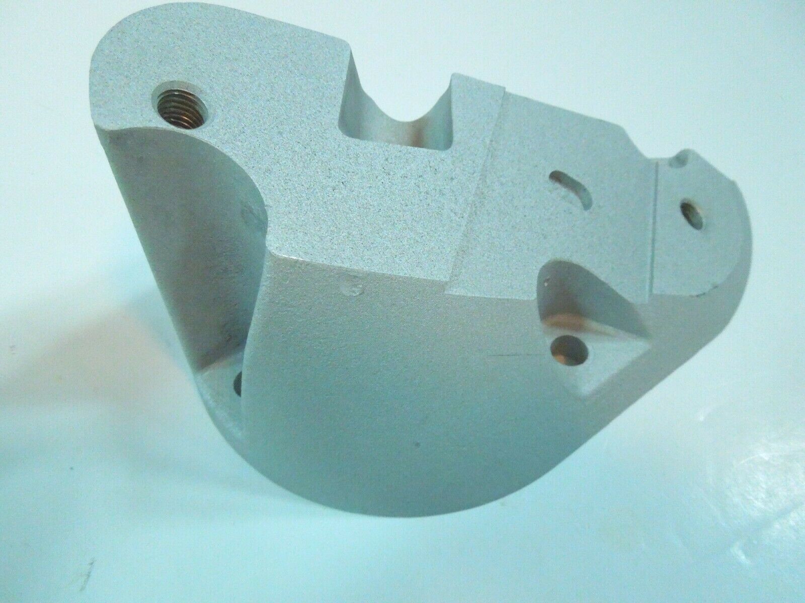 ASTON MARTIN DB9 VANQUISH Front Cross Brace Bracket RH GOED33-108A86-AA NEW OEM
