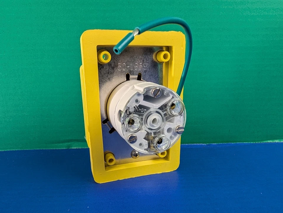 Woodhead 69W08 1301470166 Watertite Flip-Lid Turnex Female Yellow Receptacle 30A - Image 3 of 4