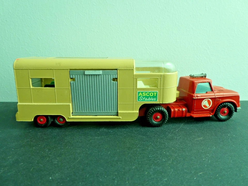 MATCHBOX KING-SIZE No. K18-a ~ DODGE KEW FARGO ARTICULATED HORSE TRANSPORTER - Image 3 of 4
