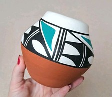 Vintage Native American Handthrown Pottery Bowl Pot Signed L Toya Jemez Pueblo