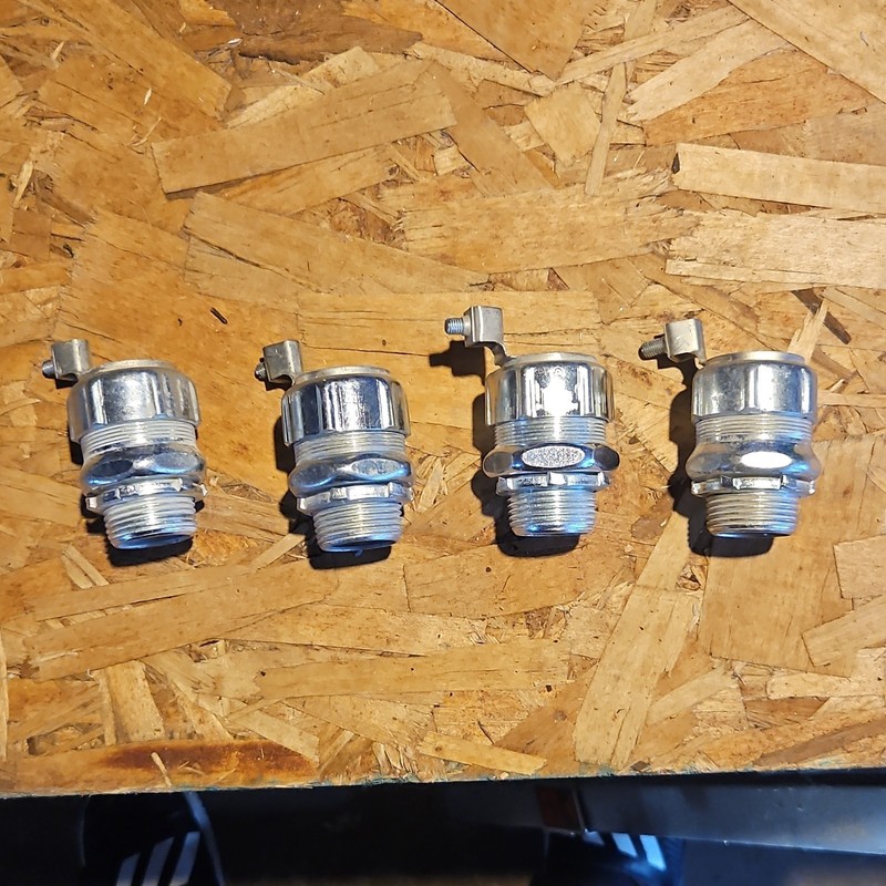 T&B Flexible Metal Conduit (FMC) Screw-Type Conduit Connectors With Ground Lug