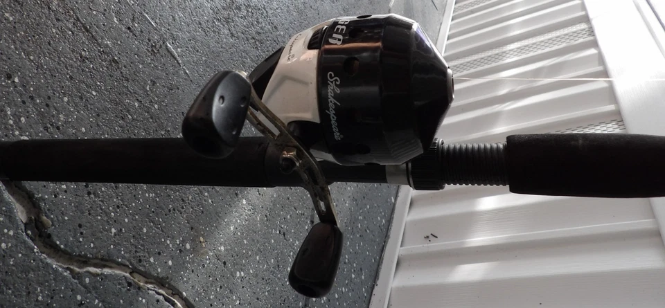 SHAKESPEARE WHITE TIGER SPINNING ROD REEL FISH COMBO 6' 6" MED-HVY 2 PC - Image 4 of 4