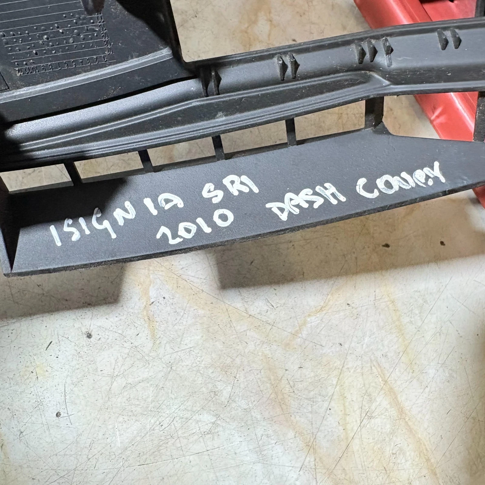 Actual donor marking showing 2010 Vauxhall Insignia SRi dashboard component