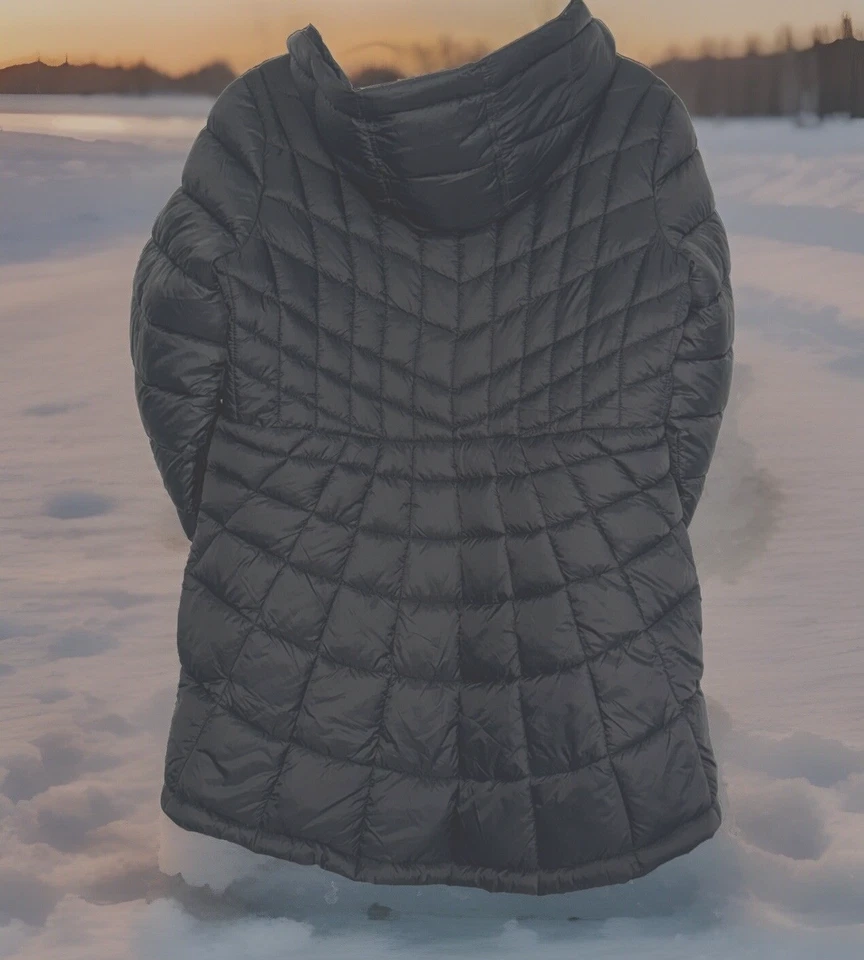 Chaqueta acolchada acolchada negra Bebe Sport con capucha para mujer talla mediana Foto 4 de 4