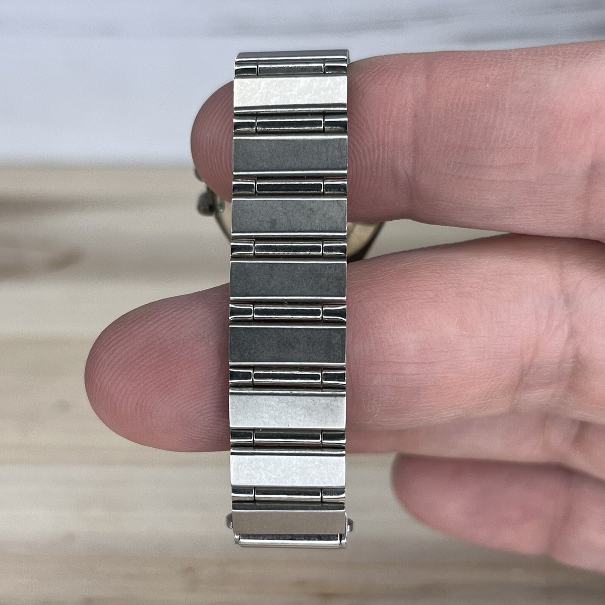 Authentic OMAX Quartz Men's Wristwatch Japan 1067 NEW BATTERY RUNS