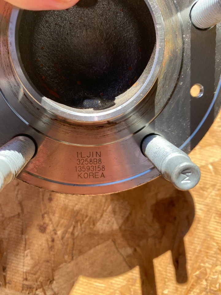 Buick Encore 2017-2020 OEM cojinete de cubo de rueda trasera 13593158 Foto 4 de 4