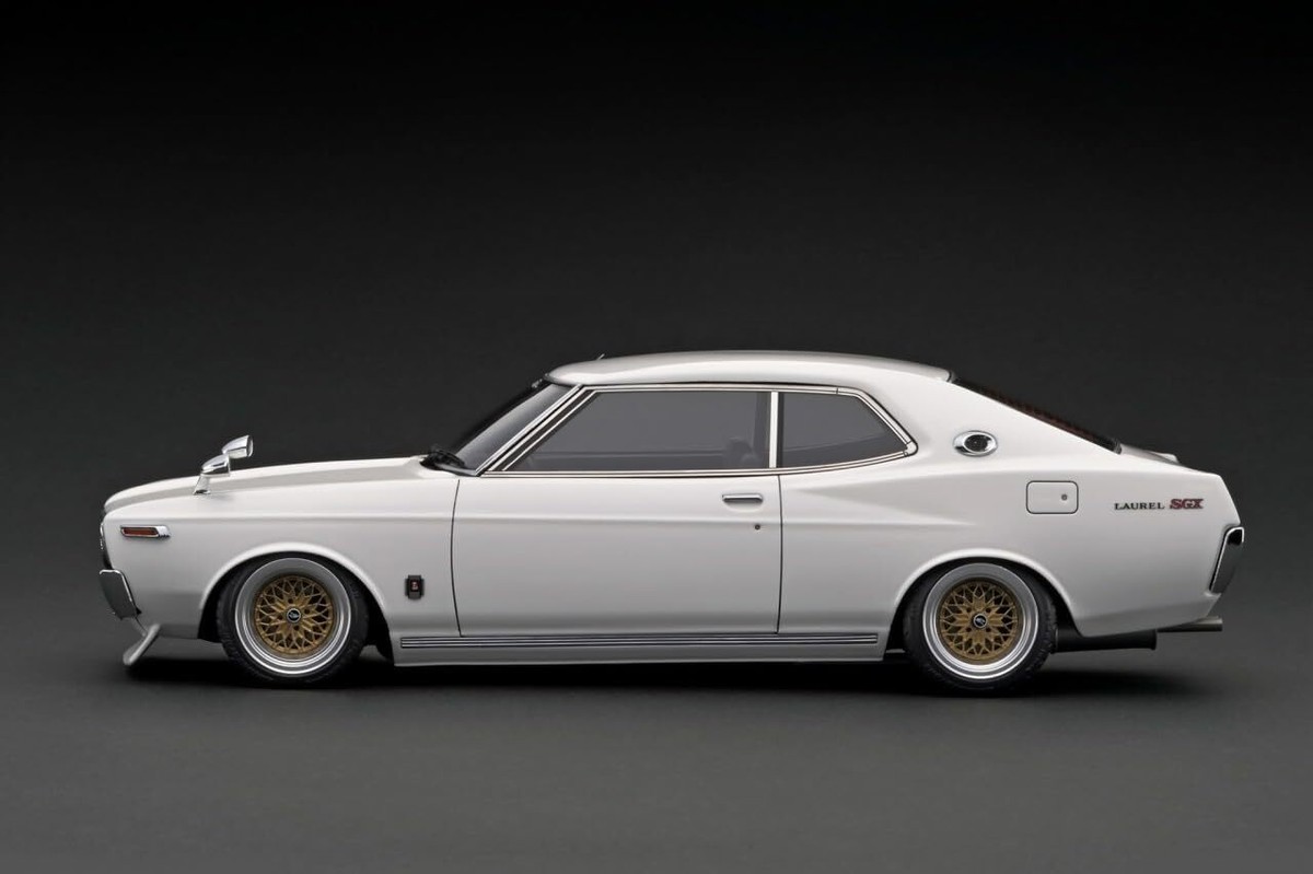 ignition model 1/18 Nissan Laurel 2000SGX (C130) White ignition model 1/18 Nissan Laurel 2000SGX (C130) White