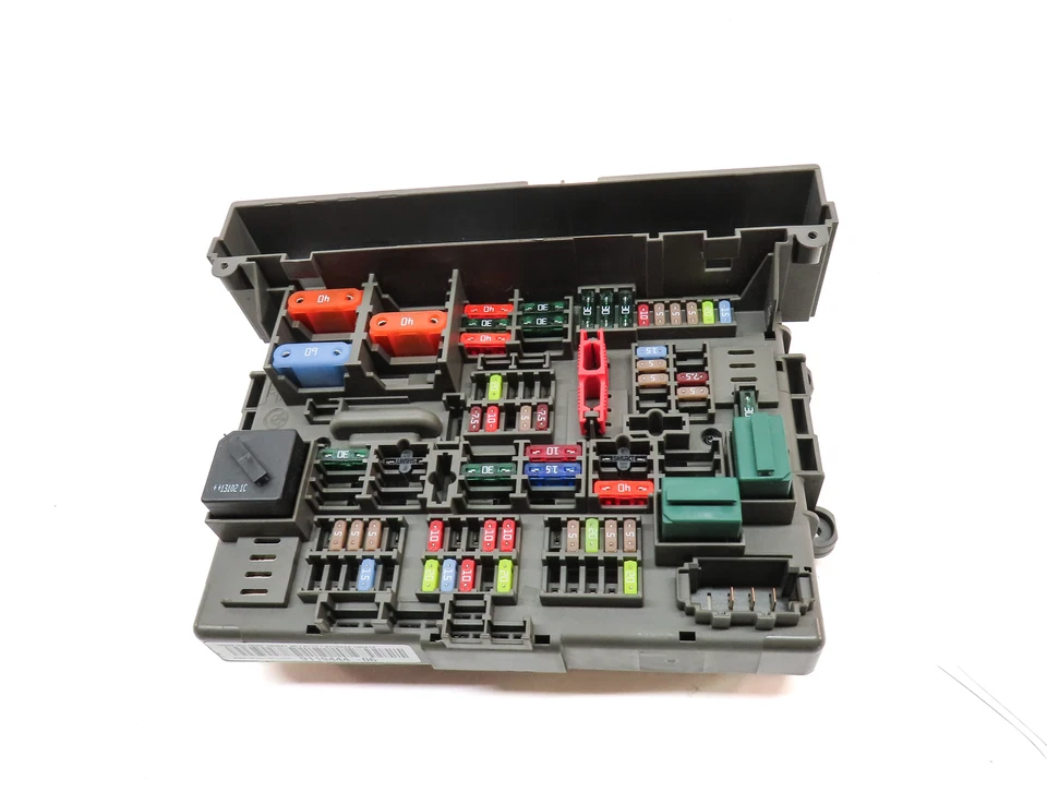 BMW X1 (E84) 2014 2,0 L (N20) motor delantero distribución de potencia panel de caja de fusibles Foto 2 de 4