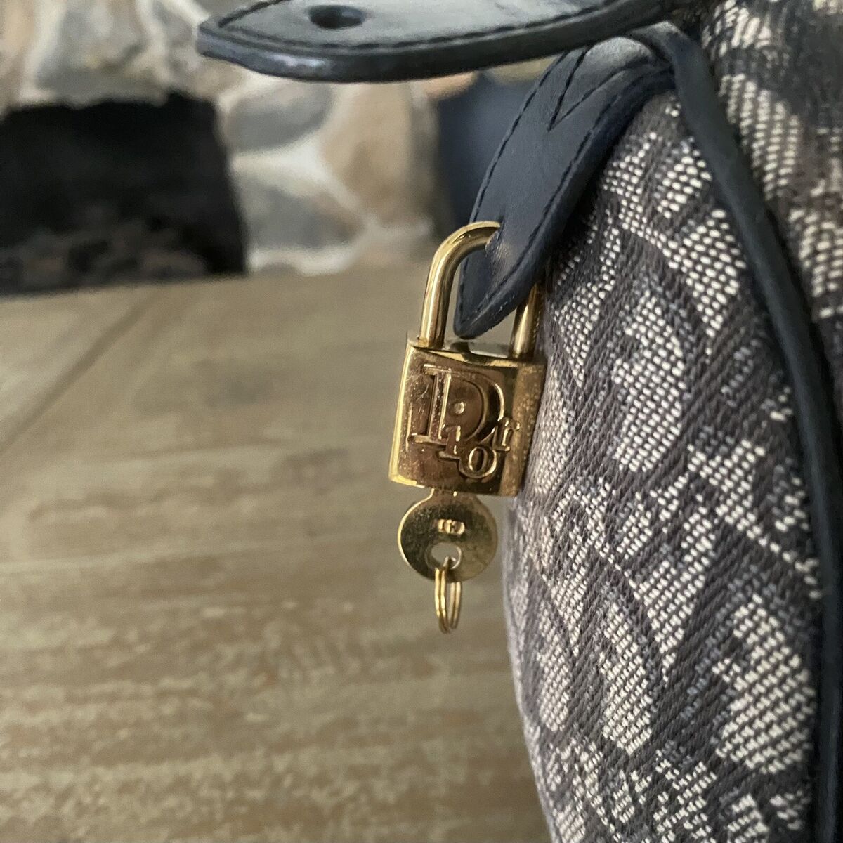 Dior Oblique Duffle Bag (SHG-BIAjEc) – LuxeDH