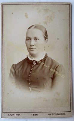 orig. CDV Foto Fotografie Frau Dame Bild alt Mode 1886 J. Grimm, Offenburg