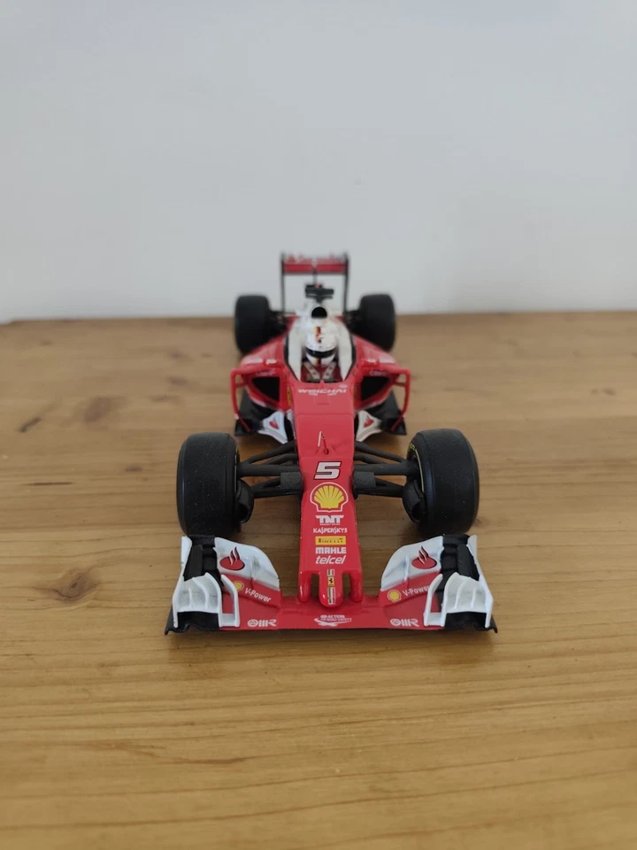 FERRARI SF16-H F1 2016 #5 S. Vettel - Burago 1/18 - Immagine 2 di 4