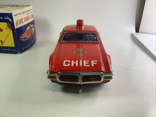 Vintage Non-Fall Mystery Bump' N Go Battery Operated Fire Chief Car (NOT TESTED) - Imagen 3 de 8