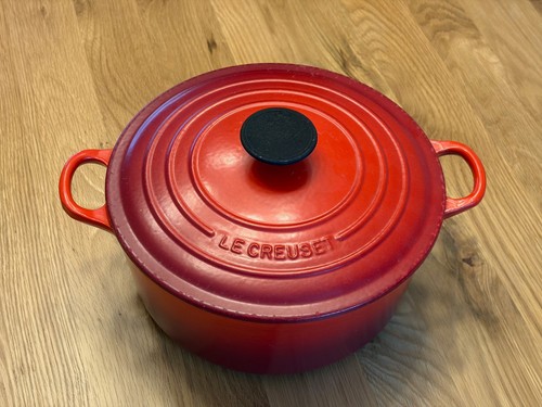 Le Creuset Cast Iron Round Dutch Oven 4.5 QT Red *CHIPPED*
