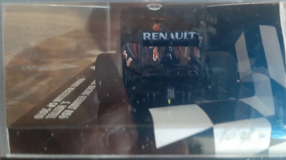MINICHAMPS RED BULL RB6 WINNER GP BRASILE 2010 VETTEL - LIMITED EDITION - Immagine 3 di 4