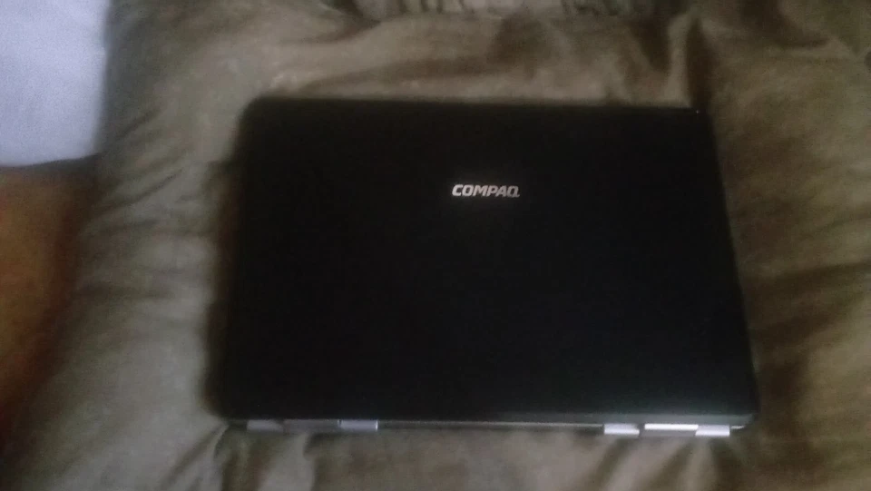 Compaq Presario V2000 AMD Turion 64 @1.8GHz 1GB RAM Windows XP - Image 2 of 3