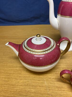 Wedgwood (W1813) Ulander Powder Ruby Coffee Pot, Tea Pot, w