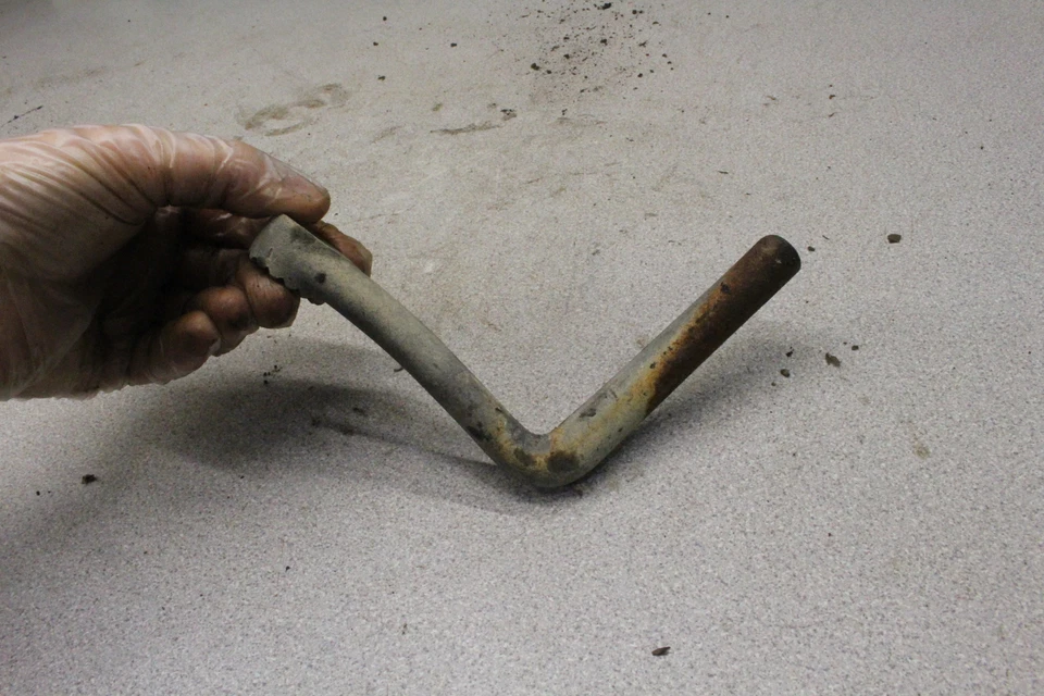 1964 Honda Super Hawk 305 CB77 REAR PASSENGER FOOT REST PEG STEP J5-2378.GC - Image 4 of 4